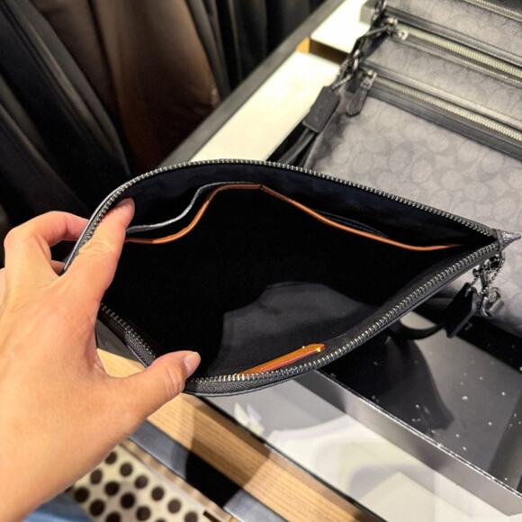 Coach Carry All Pouch In Signature Canvas CY985 - Picture 5 of 7